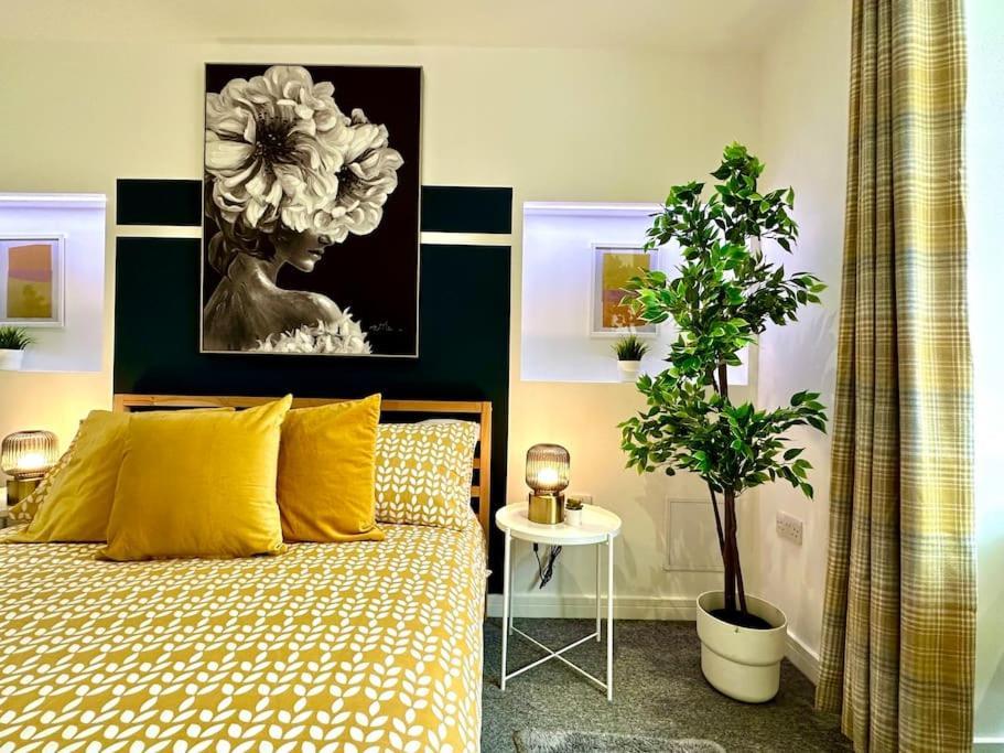 Massive New 8 Bedroom House Sleeps Up To 21 - Accepts Groups - Great Location - Free Parking - Fast Wifi - Smart Tvs - Sleeps Up To 21 People - Close To Bournemouth & Poole Town Centre & Sandbanks 외부 사진