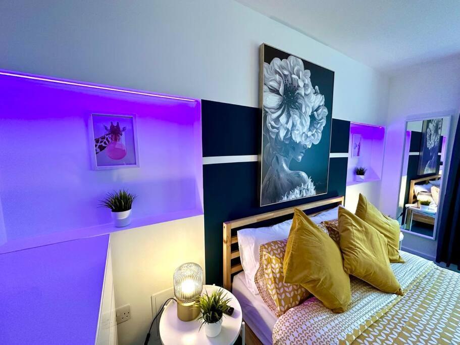 Massive New 8 Bedroom House Sleeps Up To 21 - Accepts Groups - Great Location - Free Parking - Fast Wifi - Smart Tvs - Sleeps Up To 21 People - Close To Bournemouth & Poole Town Centre & Sandbanks 외부 사진