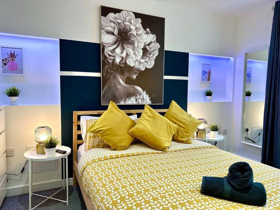 Massive New 8 Bedroom House Sleeps Up To 21 - Accepts Groups - Great Location - Free Parking - Fast Wifi - Smart Tvs - Sleeps Up To 21 People - Close To Bournemouth & Poole Town Centre & Sandbanks 외부 사진