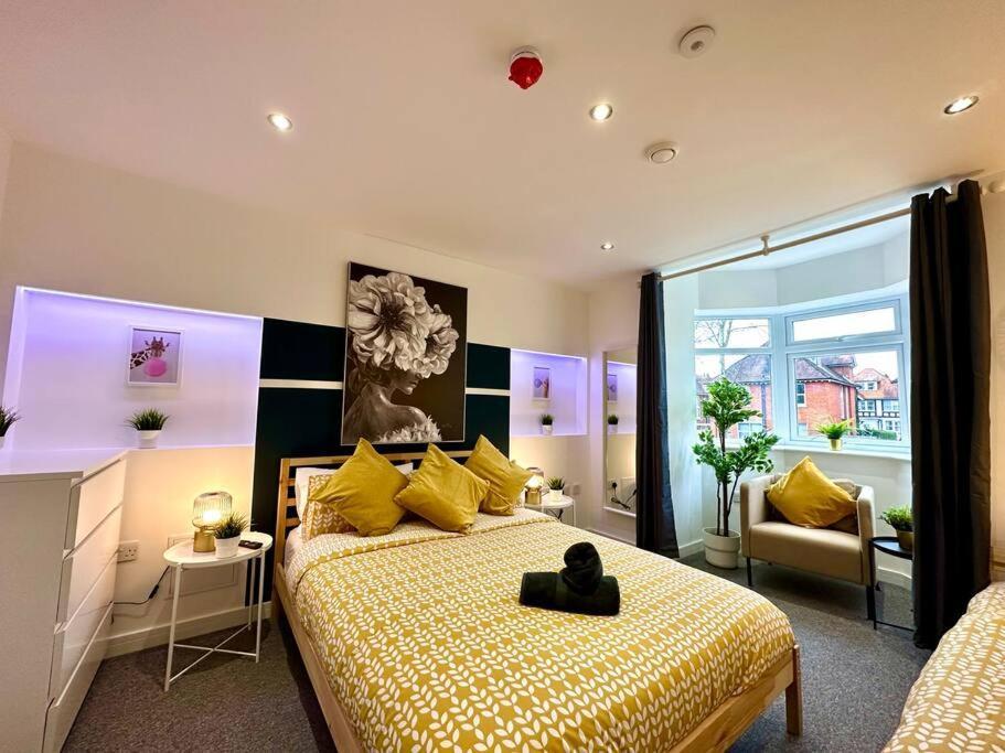 Massive New 8 Bedroom House Sleeps Up To 21 - Accepts Groups - Great Location - Free Parking - Fast Wifi - Smart Tvs - Sleeps Up To 21 People - Close To Bournemouth & Poole Town Centre & Sandbanks 외부 사진