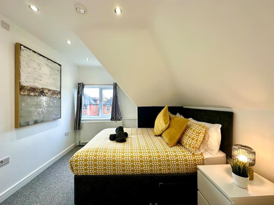Massive New 8 Bedroom House Sleeps Up To 21 - Accepts Groups - Great Location - Free Parking - Fast Wifi - Smart Tvs - Sleeps Up To 21 People - Close To Bournemouth & Poole Town Centre & Sandbanks 외부 사진